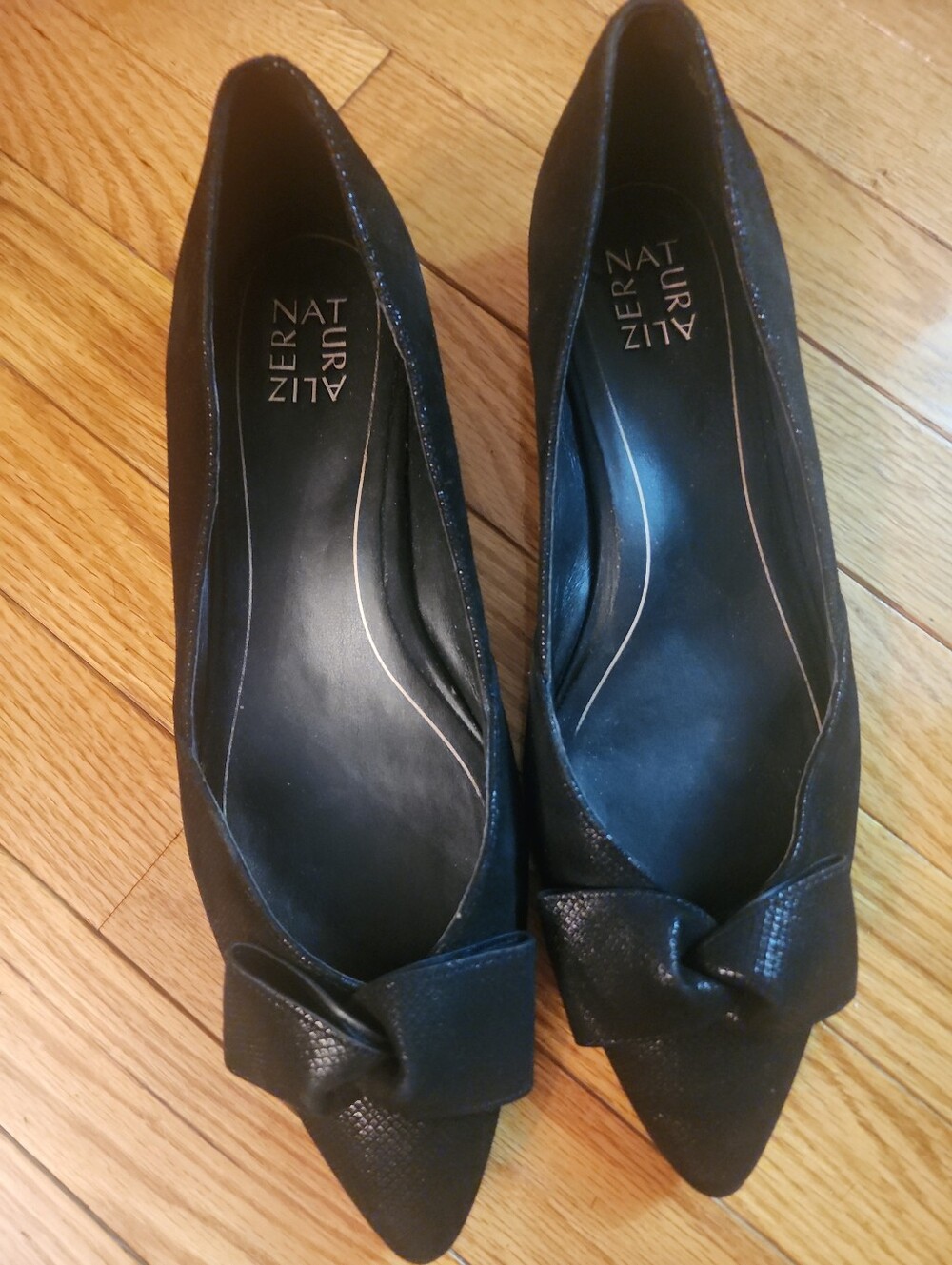 Naturalizer Havana   Black Leather Pointed Toe Low Heel Bow Accent Women's Shoes